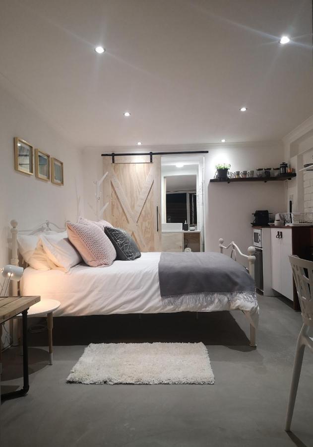 Secure, Private, Queen Room Close To Airport Puerto Elizabeth Exterior foto