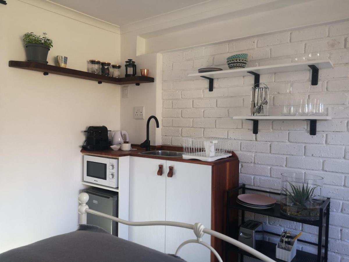 Secure, Private, Queen Room Close To Airport Puerto Elizabeth Exterior foto